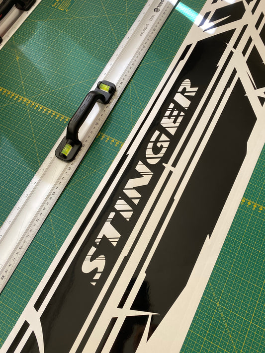 Autocollant de conception de ligne unique en vinyle avec bandes latérales de course compatibles avec Kia Stinger